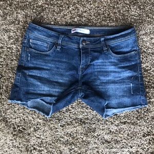 Levi’s Midi short, in great condition!